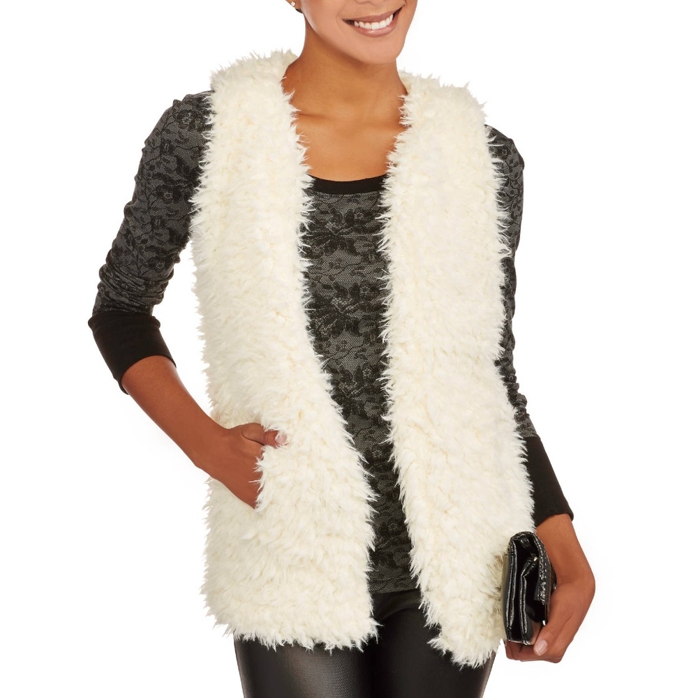 BSweet Clothing Co. White Faux Fur Vest (Size Small) Never Worn!